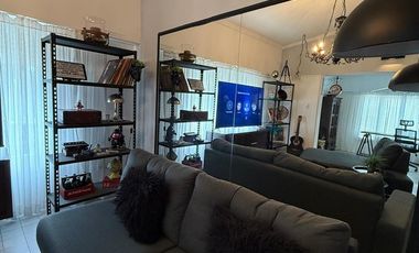 VENTA - Casa excelente de 4 dormitorios con oficina y jardin con pileta