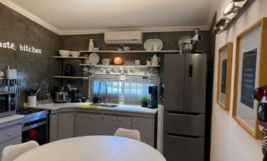 VENTA - Casa excelente de 4 dormitorios con oficina y jardin con pileta