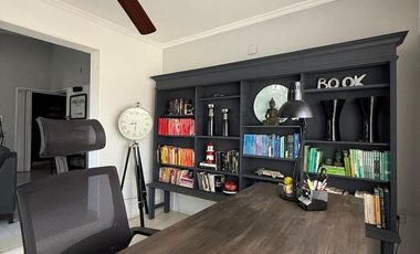 VENTA - Casa excelente de 4 dormitorios con oficina y jardin con pileta