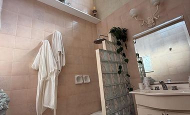 VENTA - Casa excelente de 4 dormitorios con oficina y jardin con pileta