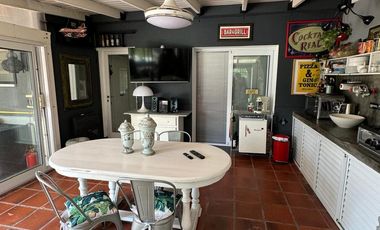 VENTA - Casa excelente de 4 dormitorios con oficina y jardin con pileta