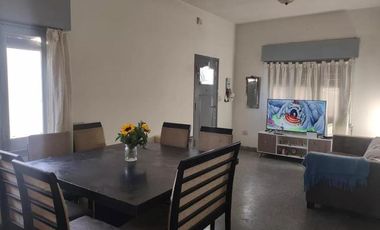 Casas en venta - 4 Dormitorios 3 Baños - 300Mts2 - Temperley