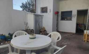 Casas en venta - 4 Dormitorios 3 Baños - 300Mts2 - Temperley