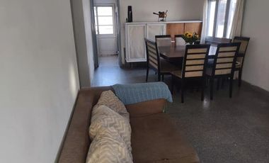 Casas en venta - 4 Dormitorios 3 Baños - 300Mts2 - Temperley