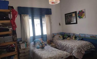 Casas en venta - 4 Dormitorios 3 Baños - 300Mts2 - Temperley