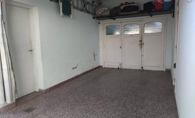 Casas en venta - 4 Dormitorios 3 Baños - 300Mts2 - Temperley