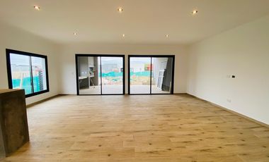 Casa en  Santa Elena , Pilar del este.