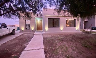 Casa en  Santa Elena , Pilar del este.