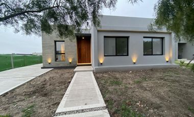 Casa en  Santa Elena , Pilar del este.