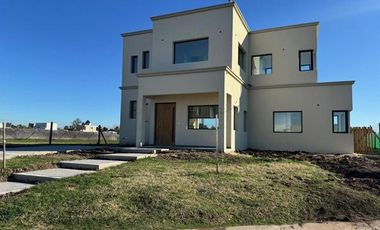 Casa en  Santa Elena , Pilar del este.