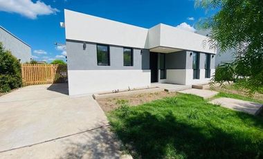 Casa en  Santa Elena , Pilar del este.