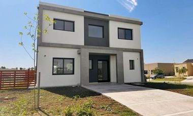 Casa en  Santa Elena , Pilar del este.