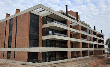 Departamento en  3 Dormitorios, 3 baños y Cochera en VALLE ESCONDIDO