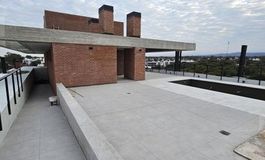 Departamento en  3 Dormitorios, 3 baños y Cochera en VALLE ESCONDIDO