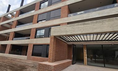 Departamento en  3 Dormitorios, 3 baños y Cochera en VALLE ESCONDIDO