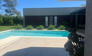 Casa en Venta, 3 Dormitorios, en Barrio Monet, Campana