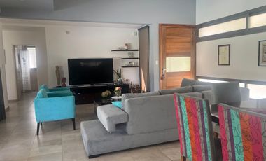 Casa en Venta, 3 Dormitorios, en Barrio Monet, Campana