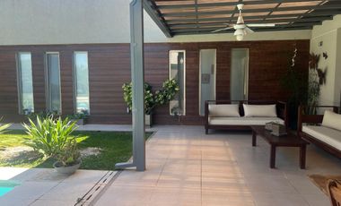 Casa en Venta, 3 Dormitorios, en Barrio Monet, Campana