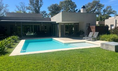 Casa en Venta, 3 Dormitorios, en Barrio Monet, Campana