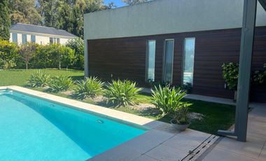 Casa en Venta, 3 Dormitorios, en Barrio Monet, Campana