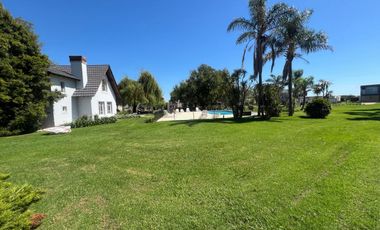 Casa en Venta, 3 Dormitorios, en Barrio Monet, Campana