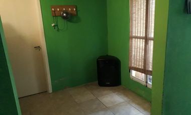 Casita al frente de 2 dormitorios    departamento al fondo. Ideal para 2 familias. Lanús Este