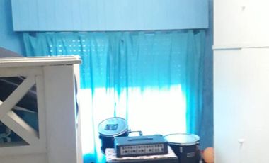 Casita al frente de 2 dormitorios    departamento al fondo. Ideal para 2 familias. Lanús Este