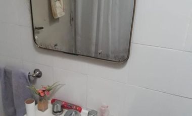 Casita al frente de 2 dormitorios    departamento al fondo. Ideal para 2 familias. Lanús Este