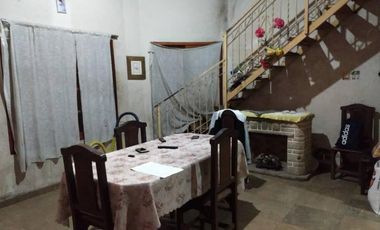 Amplio chalet con gran terreno a la venta en Gonzalez Catan