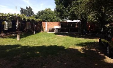 Amplio chalet con gran terreno a la venta en Gonzalez Catan