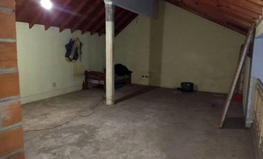 Amplio chalet con gran terreno a la venta en Gonzalez Catan