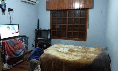 Amplio chalet con gran terreno a la venta en Gonzalez Catan