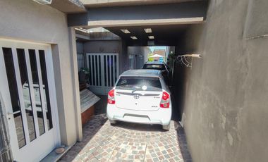 VENTA/PERMUTA - Casa de 3 dormitorios con cochera, jardín y pileta. Granadero Baigorria.