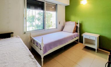 VENTA/PERMUTA - Casa de 3 dormitorios con cochera, jardín y pileta. Granadero Baigorria.