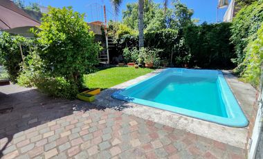VENTA/PERMUTA - Casa de 3 dormitorios con cochera, jardín y pileta. Granadero Baigorria.