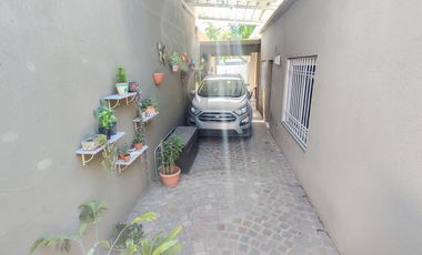 VENTA/PERMUTA - Casa de 3 dormitorios con cochera, jardín y pileta. Granadero Baigorria.