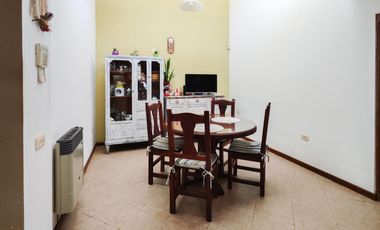 VENTA/PERMUTA - Casa de 3 dormitorios con cochera, jardín y pileta. Granadero Baigorria.