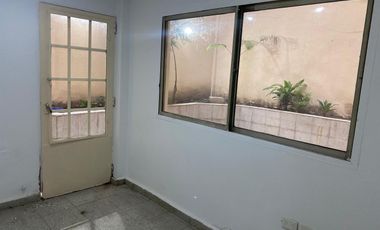 Departamento en  planta baja con hermoso patio