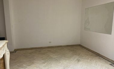 Departamento en  planta baja con hermoso patio