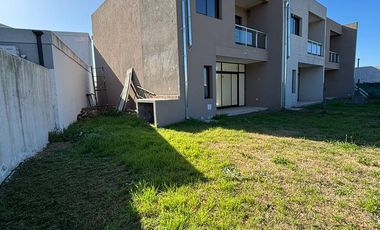 Casa 2 Dormitorios con jardín- Sarmiento 900 - Estancia Las Moras - Ricardone | Venta