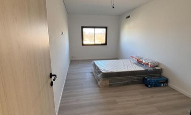 Casa 2 Dormitorios con jardín- Sarmiento 900 - Estancia Las Moras - Ricardone | Venta