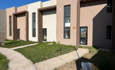 Casa 2 Dormitorios con jardín- Sarmiento 900 - Estancia Las Moras - Ricardone | Venta