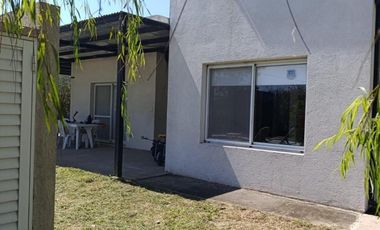 Casa en venta - 2 Dormitorios 1 Baño - Oliveros