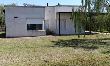 Casa en venta - 2 Dormitorios 1 Baño - Oliveros