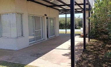 Casa en venta - 2 Dormitorios 1 Baño - Oliveros