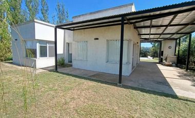 Casa en venta - 2 Dormitorios 1 Baño - Oliveros