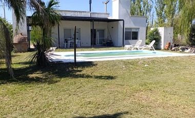 Casa en venta - 2 Dormitorios 1 Baño - Oliveros