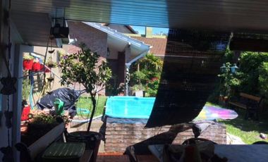 Venta - Chalet 4 amb. en Quilmes Residencial c/ piscina y quincho - U$S 250.000
