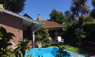 Venta - Chalet 4 amb. en Quilmes Residencial c/ piscina y quincho - U$S 250.000