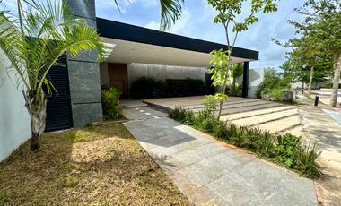 Casa moderna en renta con alberca y amenidades – Conkal, Mérida